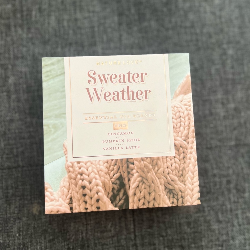 NWT NATURE LOVE SWEATER WEATHER ESSENTIAL OILS